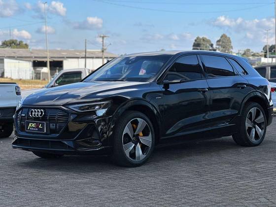 AUDI E-TRON ELÉTRICO PERFORMANCE BLACK QUATTRO
